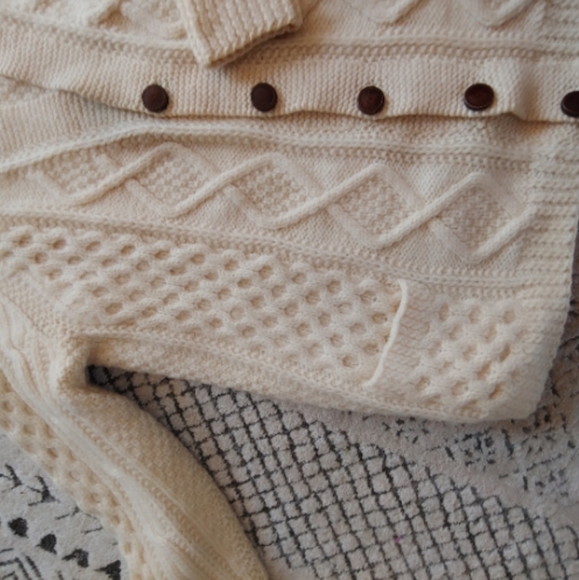 Vintage Joseph F. Heron 100% Irish Wool Handknit Sweater. - Picture 3 of 11
